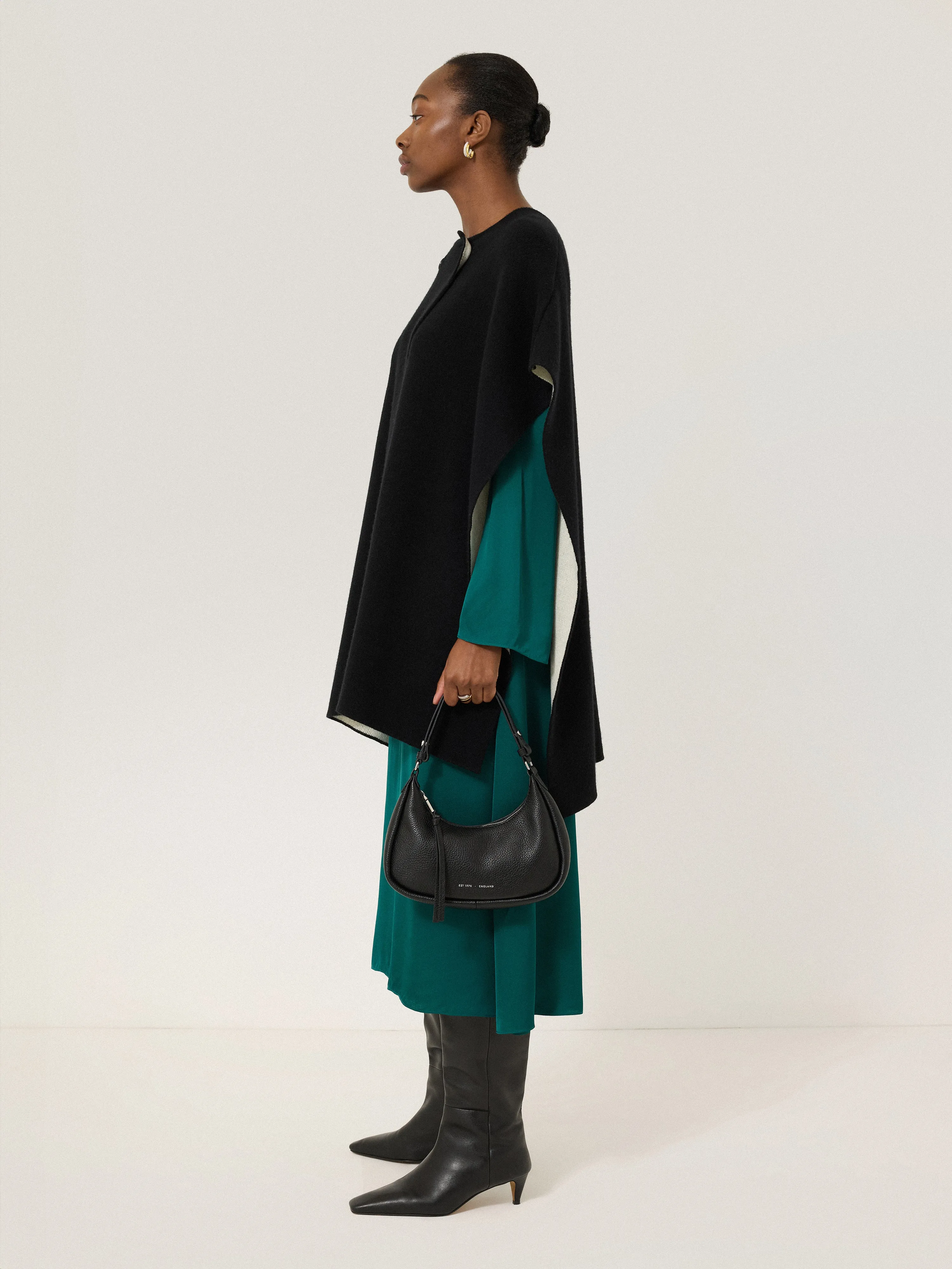 Double Faced Contrast Cape | Black