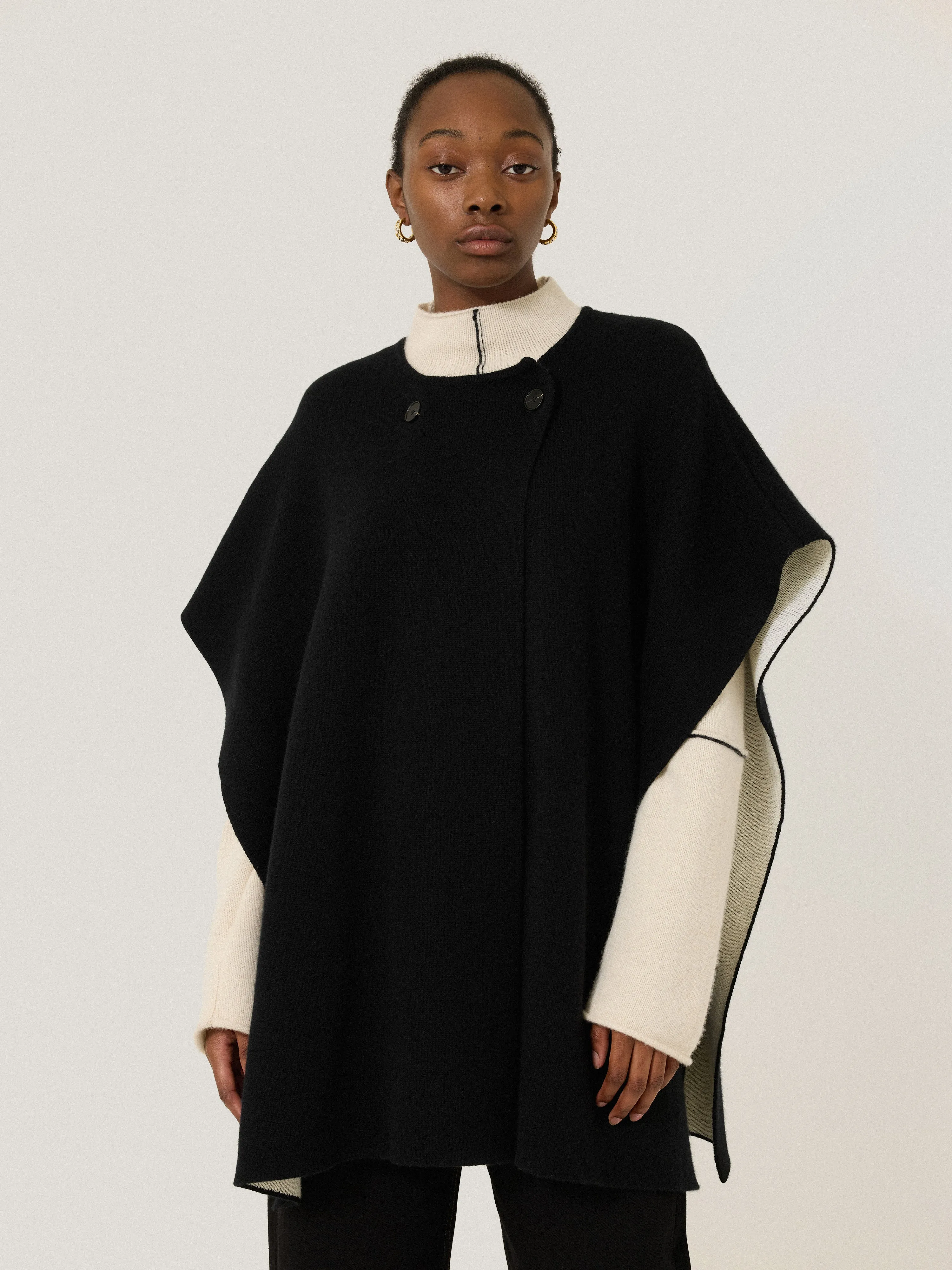 Double Faced Contrast Cape | Black