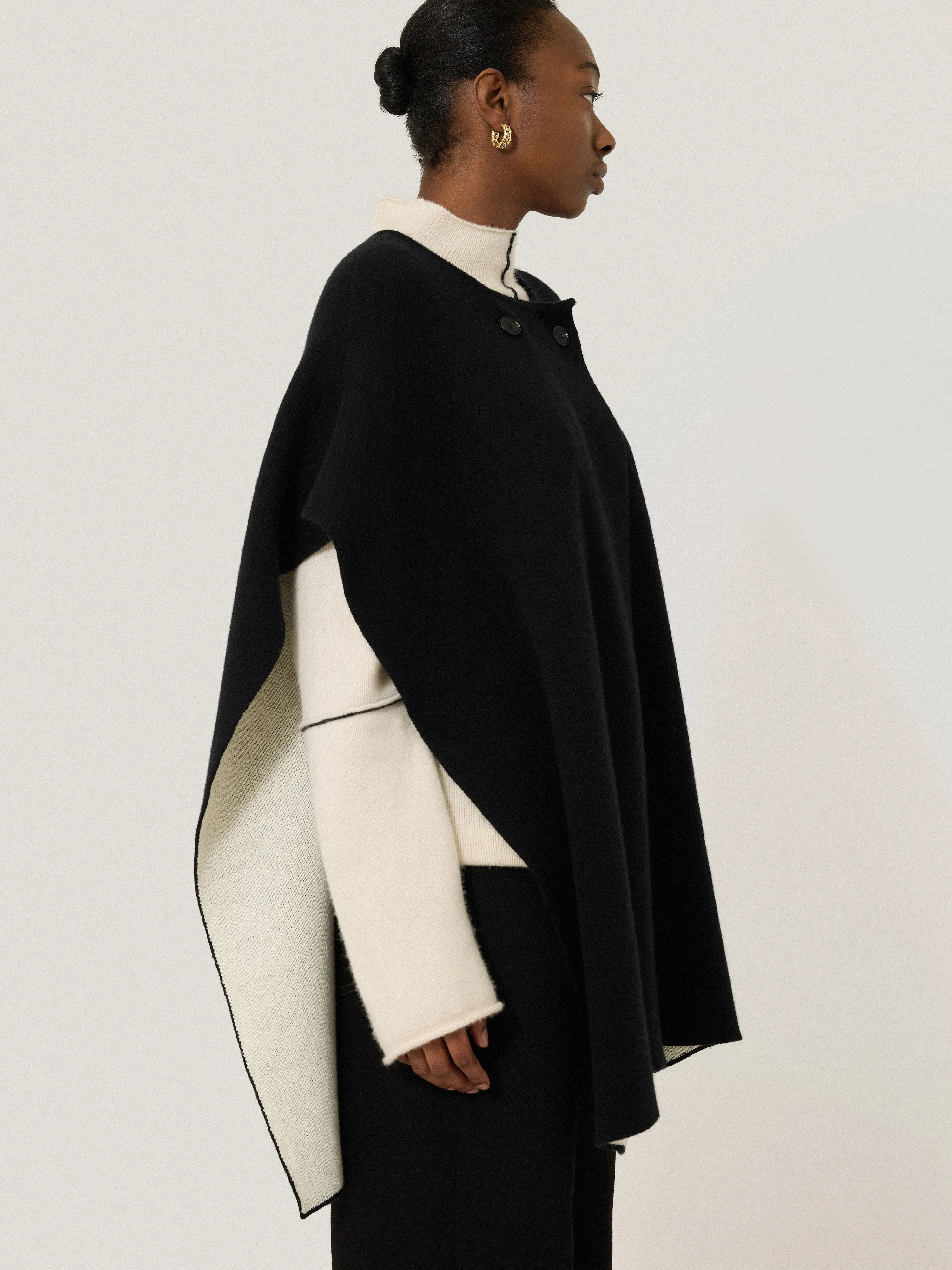 Double Faced Contrast Cape | Black