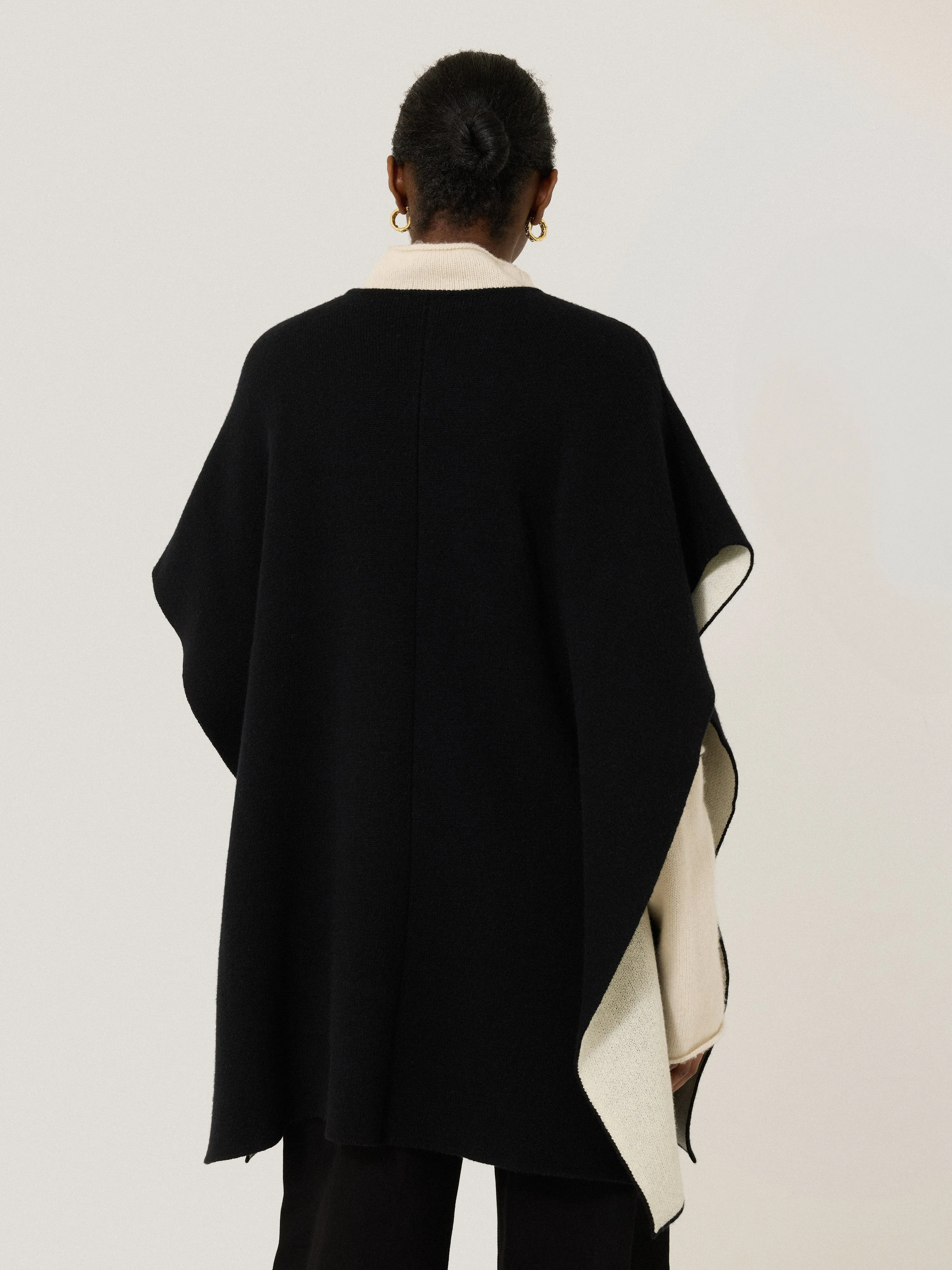 Double Faced Contrast Cape | Black