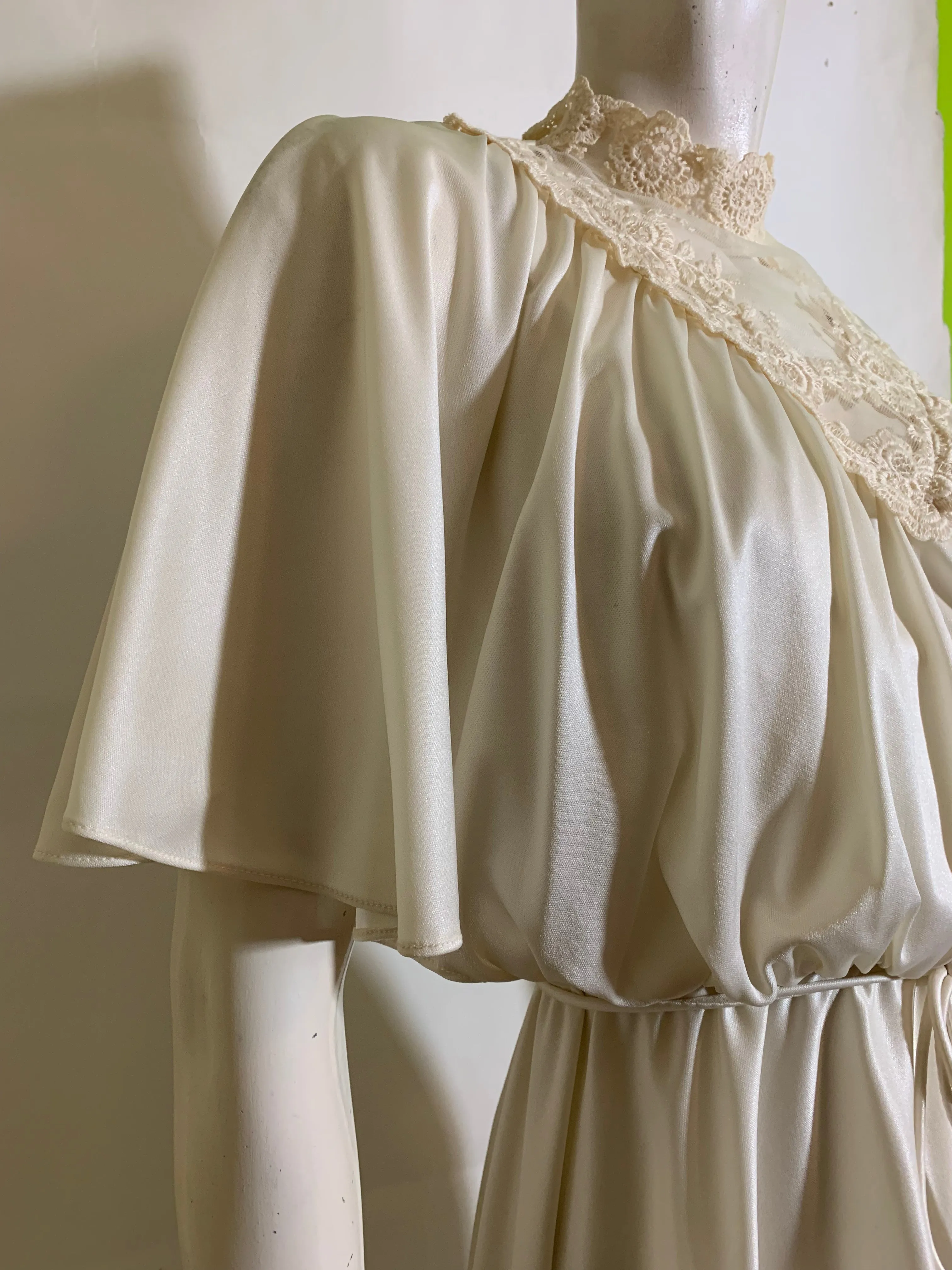 Gunne Style Ivory Jersey Nylon Blouson Bodice Lace Trimmed Dress circa 1970s