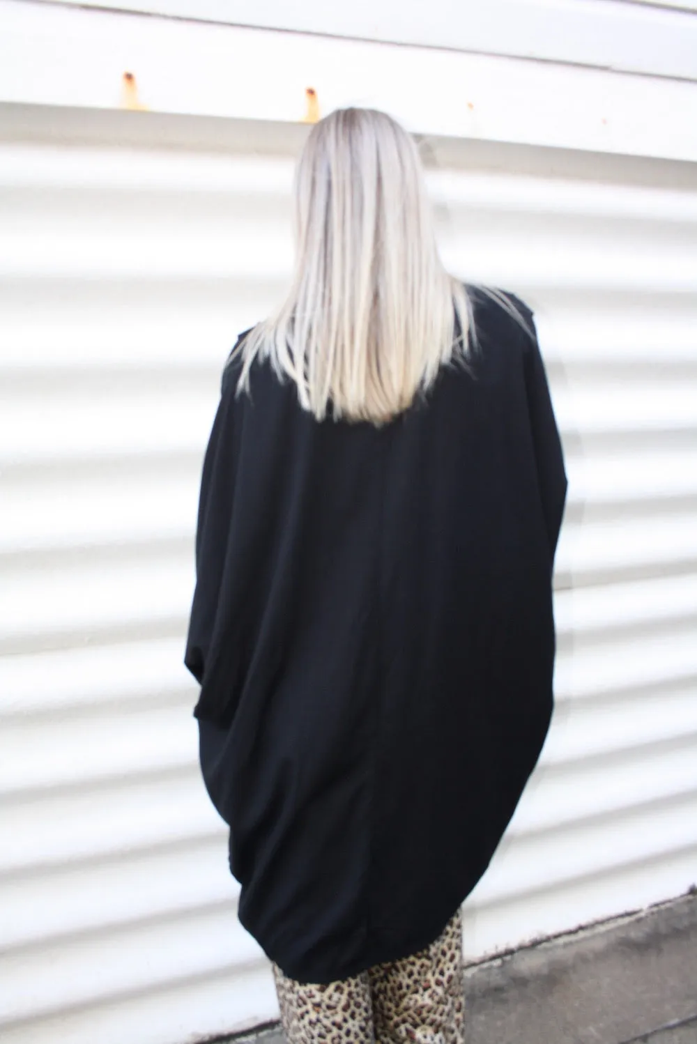 Short Cape In Black