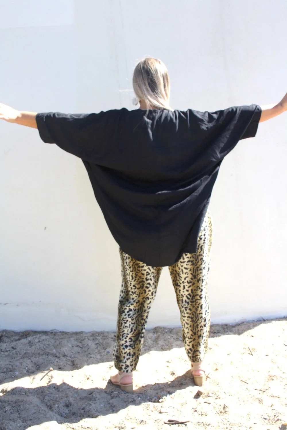 Short Cape In Black