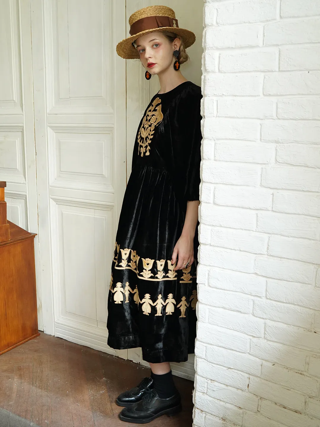 Unlogical Poem Paper-cut Flocked Embroidered Cape Sleeve Dress