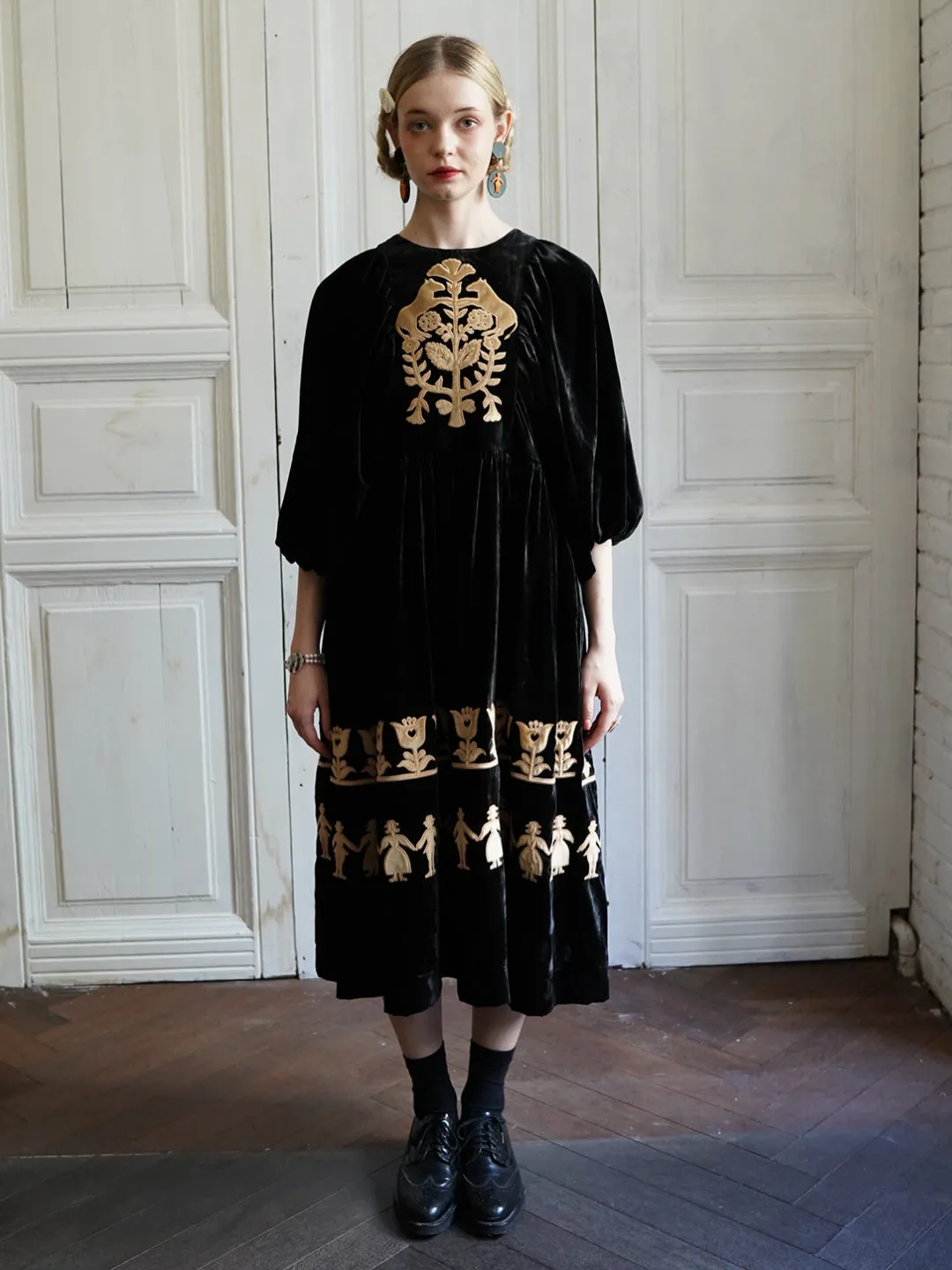 Unlogical Poem Paper-cut Flocked Embroidered Cape Sleeve Dress