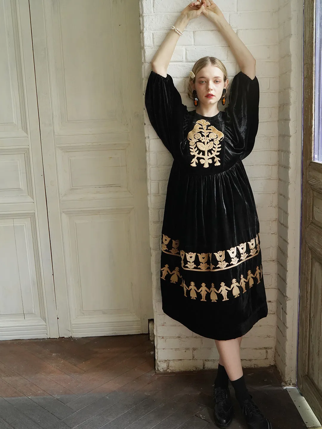 Unlogical Poem Paper-cut Flocked Embroidered Cape Sleeve Dress