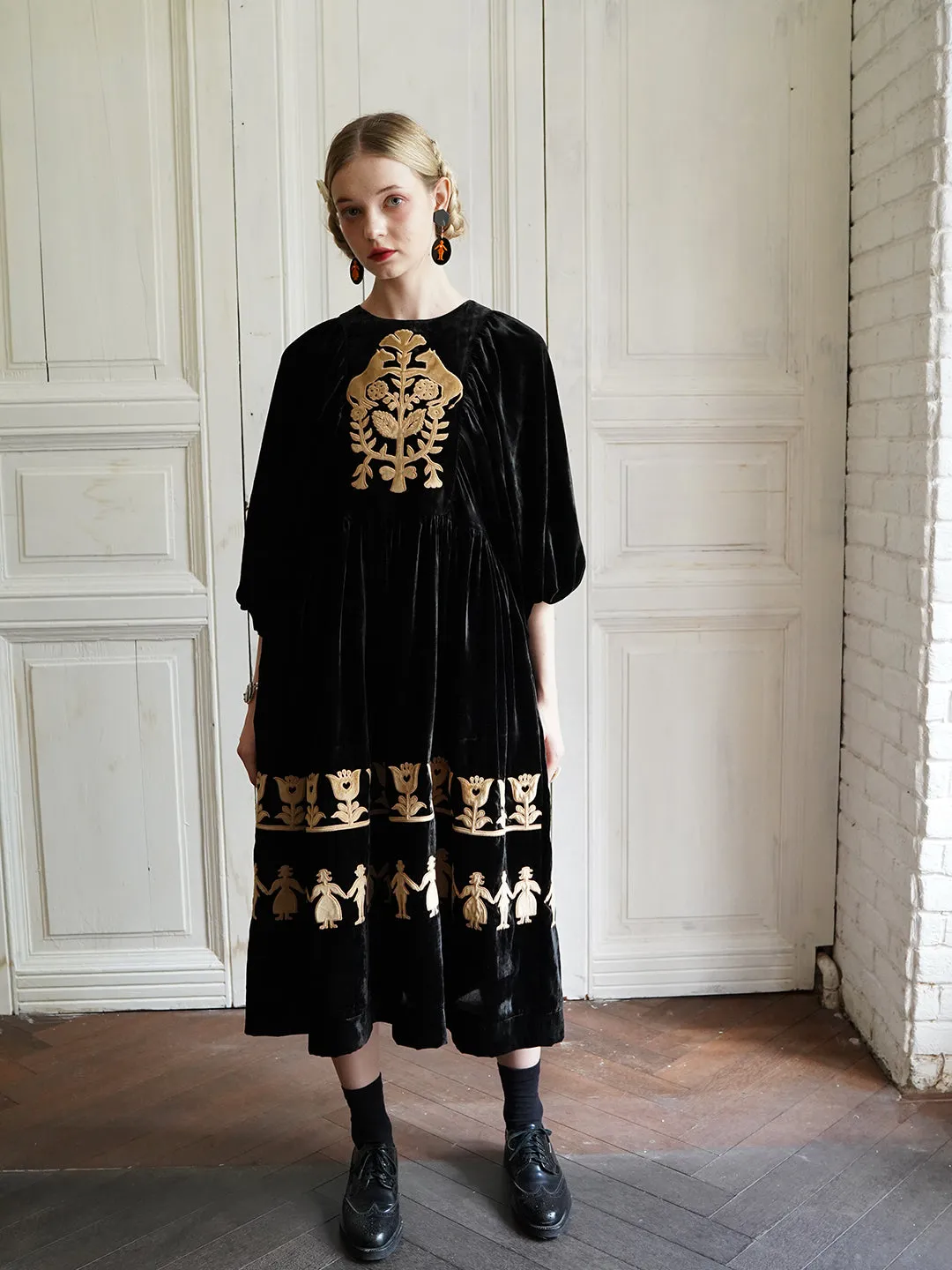 Unlogical Poem Paper-cut Flocked Embroidered Cape Sleeve Dress