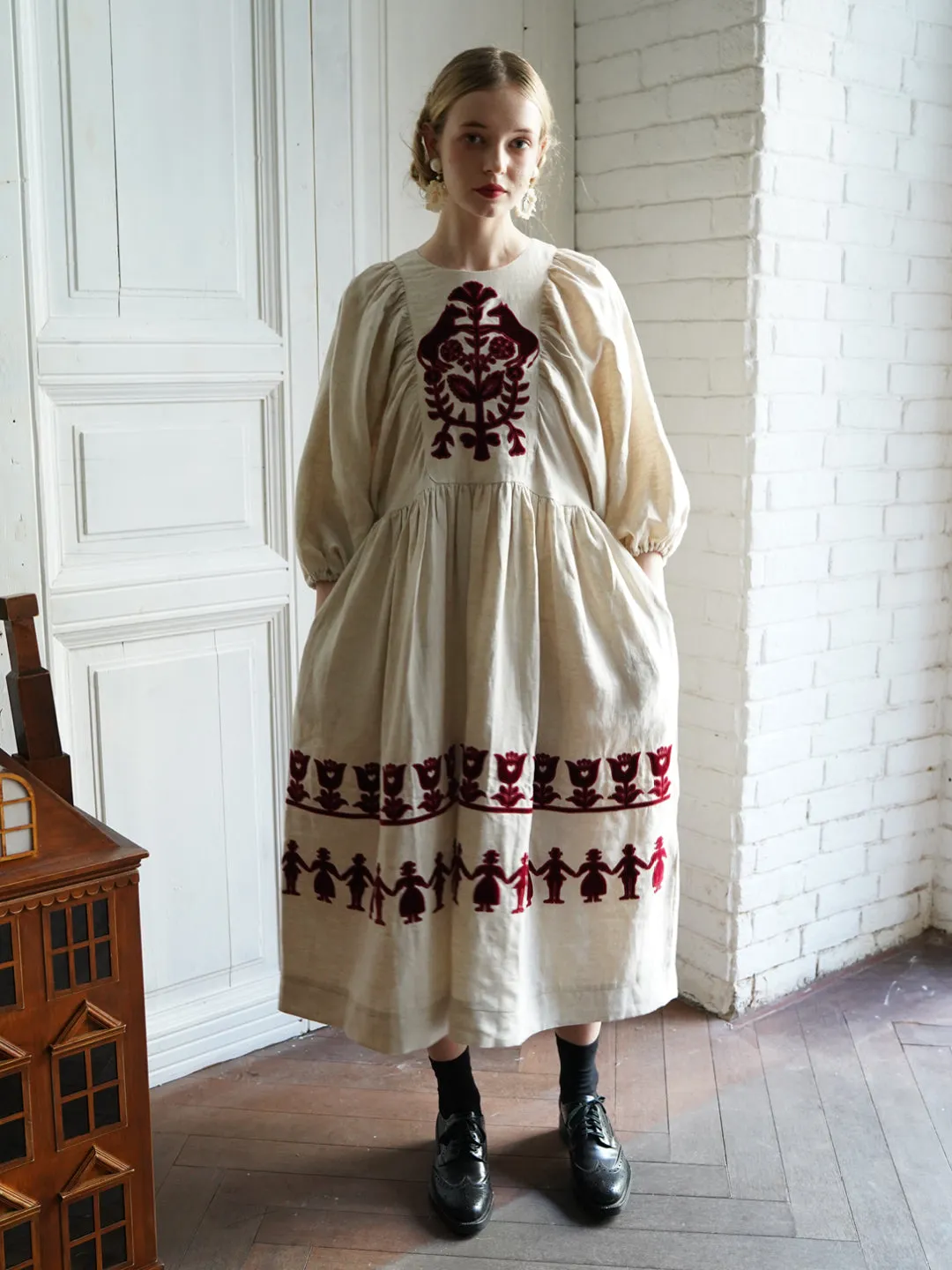 Unlogical Poem Paper-cut Flocked Embroidered Cape Sleeve Dress