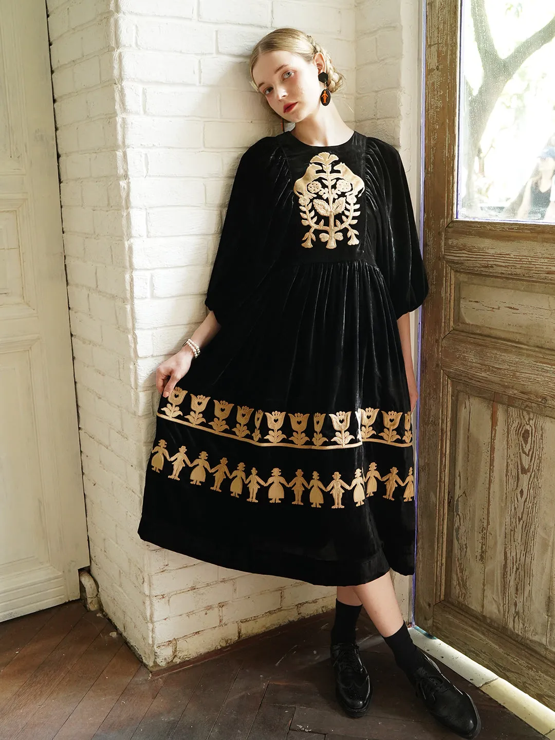 Unlogical Poem Paper-cut Flocked Embroidered Cape Sleeve Dress