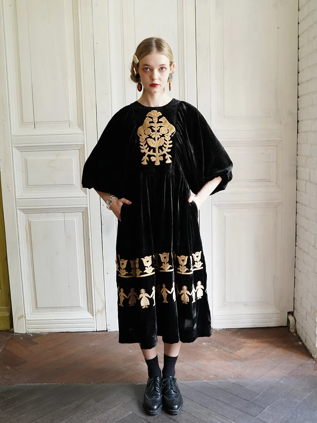 Unlogical Poem Paper-cut Flocked Embroidered Cape Sleeve Dress