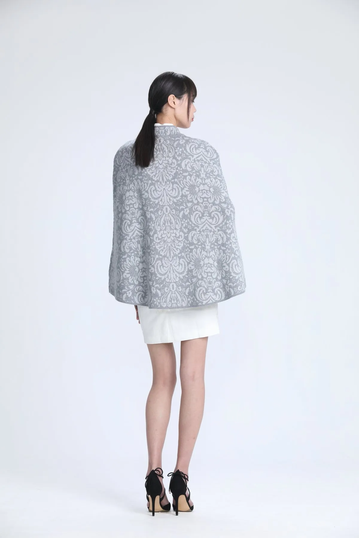 Yi-ming Grey Signature Pattern Long Length Knit Cape