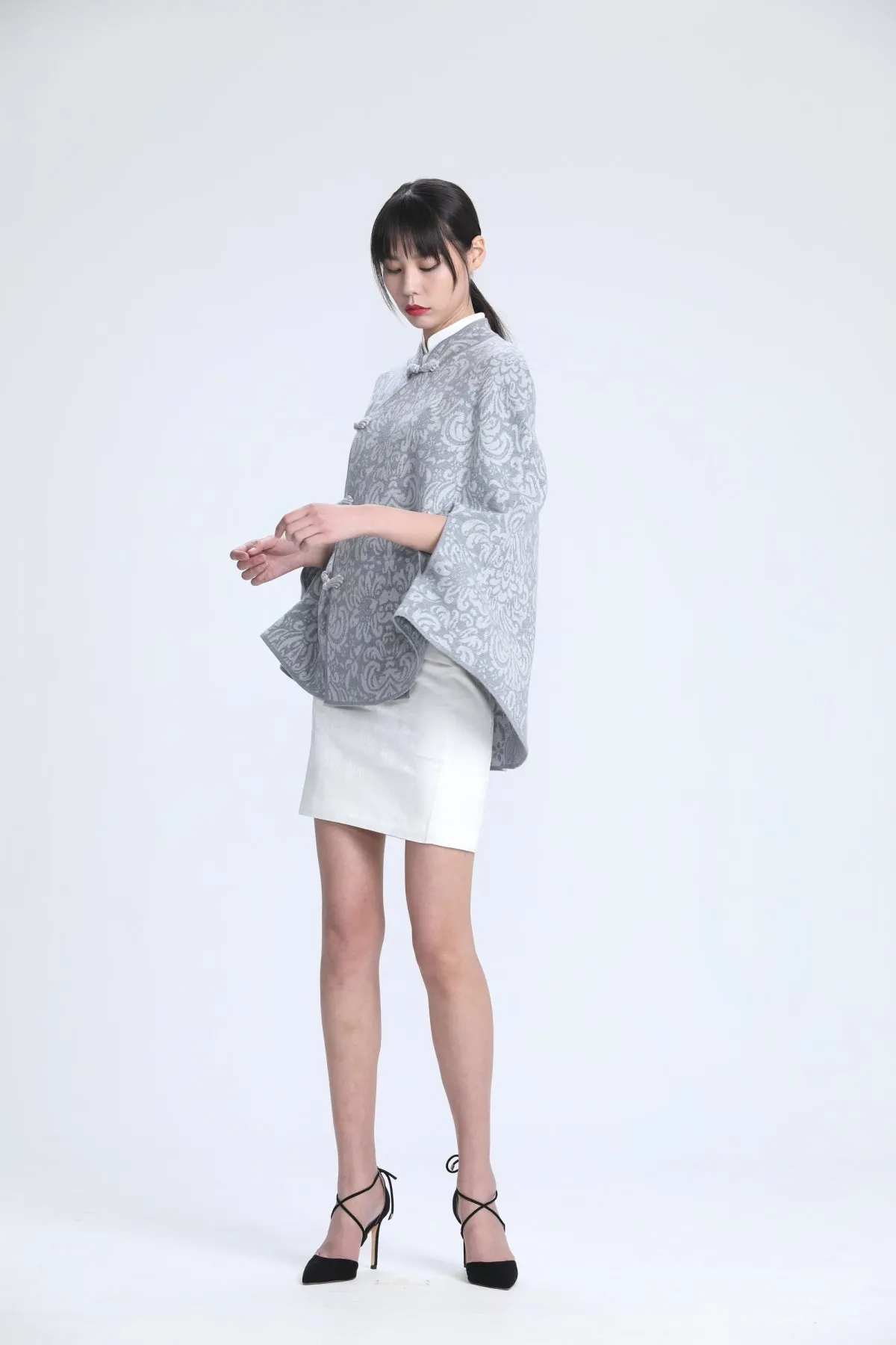 Yi-ming Grey Signature Pattern Long Length Knit Cape