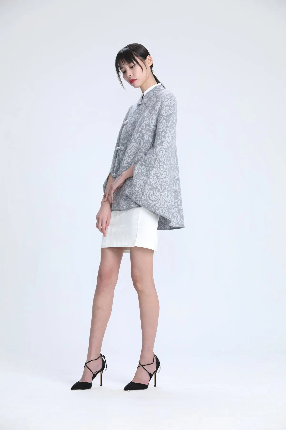 Yi-ming Grey Signature Pattern Long Length Knit Cape