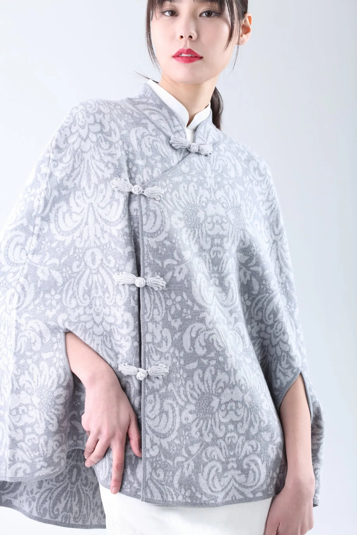 Yi-ming Grey Signature Pattern Long Length Knit Cape